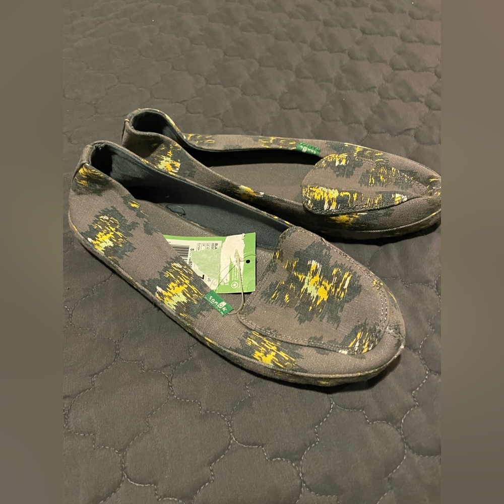 NWT Women’s Sanuk Slip-On Shoes – Size 7